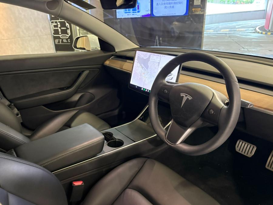 Model 3 Standard Range Plus - Image 3